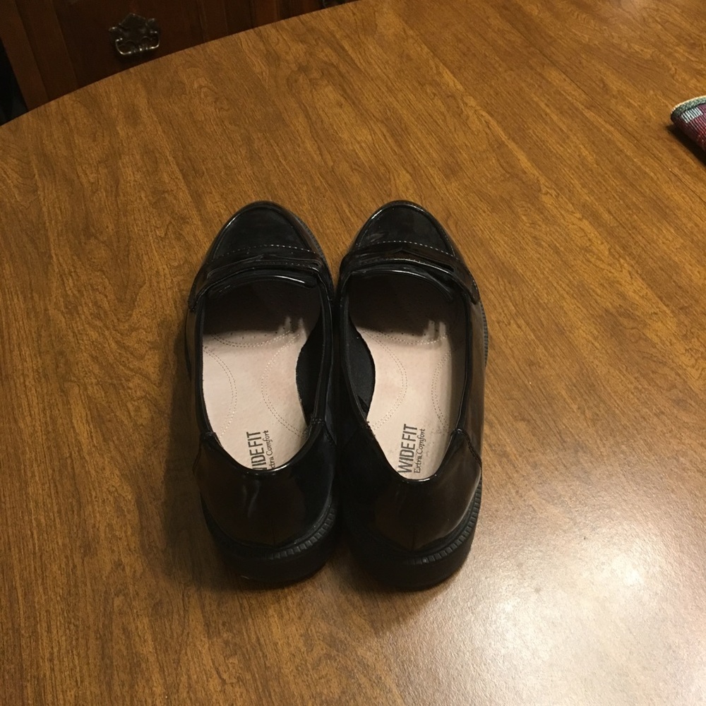 Shoes - Picture 2 of 3